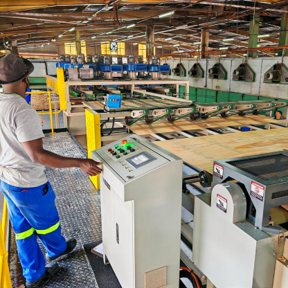 Spindleless Peeling Line — Complete Integration in Operation